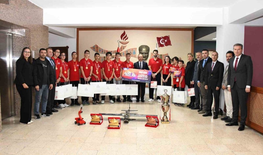 TEKNOFEST İstanbul yarışmalarına Eskişehir’den katılarak derece elde eden öğrenciler, İl