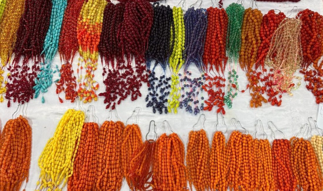 Adana’da gelenek haline gelen tespih mezatı, her ay binlerce koleksiyoner
