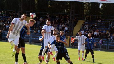 2’nci Lig Beyaz Grup 7’nci hafta mücadelesinde Karacabey Belediyespor, sahasında