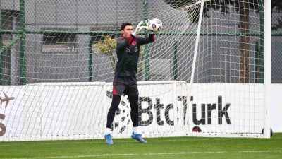 Türkiye Futbol Federasyonu, milli kaleci Berke Özer’in, Bulgaristan maçı sonrasında