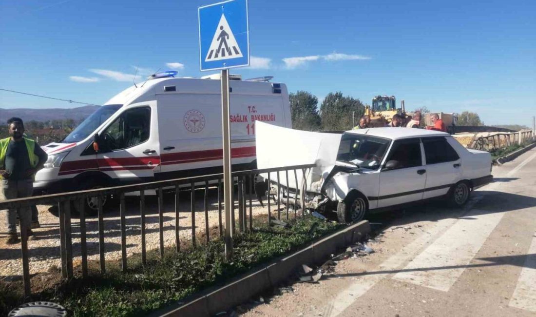 Tokat’ın Niksar ilçesinde iki otomobilin çarpışması sonucu meydana gelen kazada