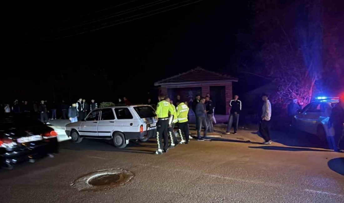 Tokat’ın Erbaa ilçesinde motosikletin otomobille çarpışması sonucu 2 kişi yaralandı.