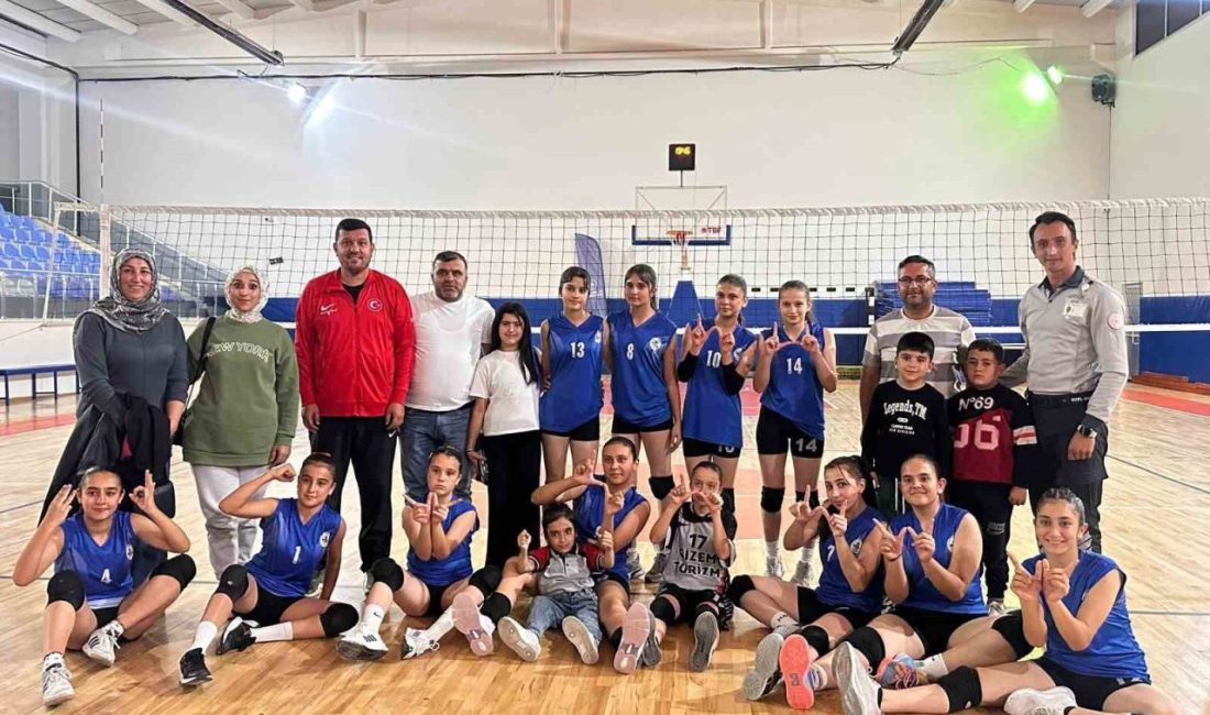 Tomarza Belediyespor Kız Voleybol Takımı Kayseri Doğa Koleji 3-0 mağlup