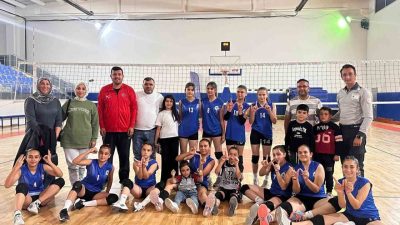 Tomarza Belediyespor Kız Voleybol Takımı Kayseri Doğa Koleji 3-0 mağlup