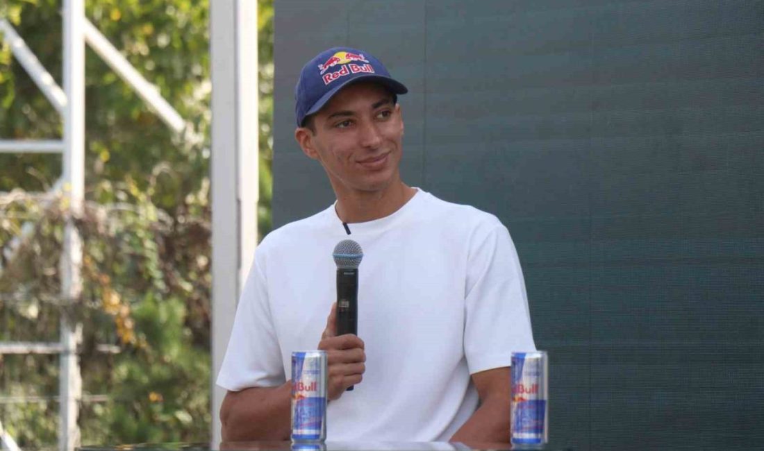 Dünya Superbike Dünya Şampiyonası’nda 3. kez şampiyonluğa ulaşan ve yeni