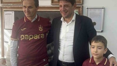 Trabzonlular Federasyonu Başkanı İsmail Turgut Öksüz ve Üni TS ekibi,