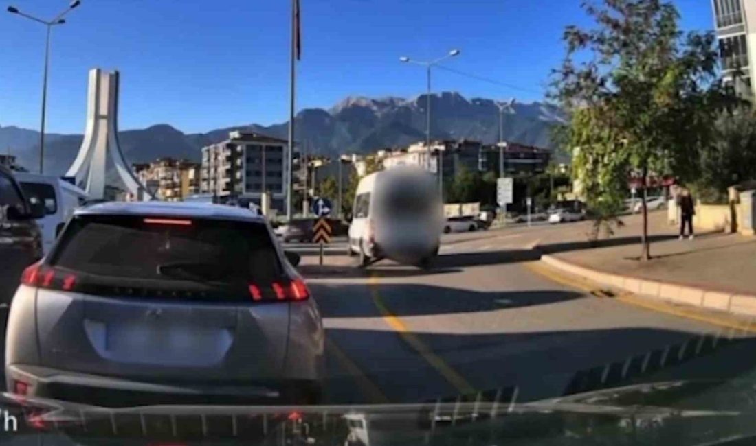 Denizli’de trafik kurallarını ihlal ederek refüj üzerinden geçip, kavşağa bağlanan