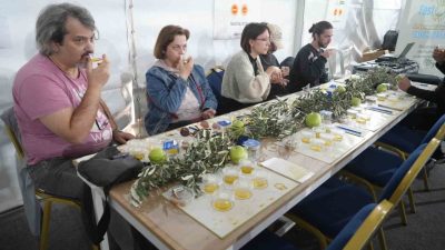 Balıkesir’in Edremit ilçesinde bu yıl ikincisi düzenlenen Zeytinyağı Tadım Festivali