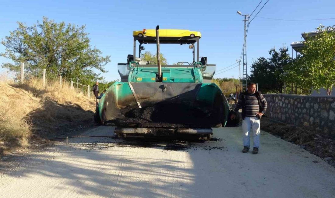 Tunceli İl Özel İdaresi sıcak asfalt üretti: İlk serimi Vali Aygöl yaptı Tunceli İl Özel İdaresi tarafından üretilen ilk sıcak asfalt, Tunceli