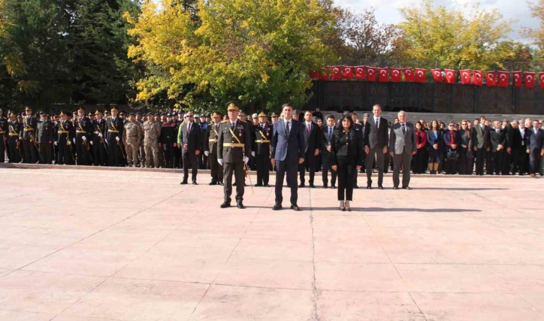 Türkiye Cumhuriyetinin 102’nci yılı kutlama programları, Tunceli Valiliği’nde çelenk sunma