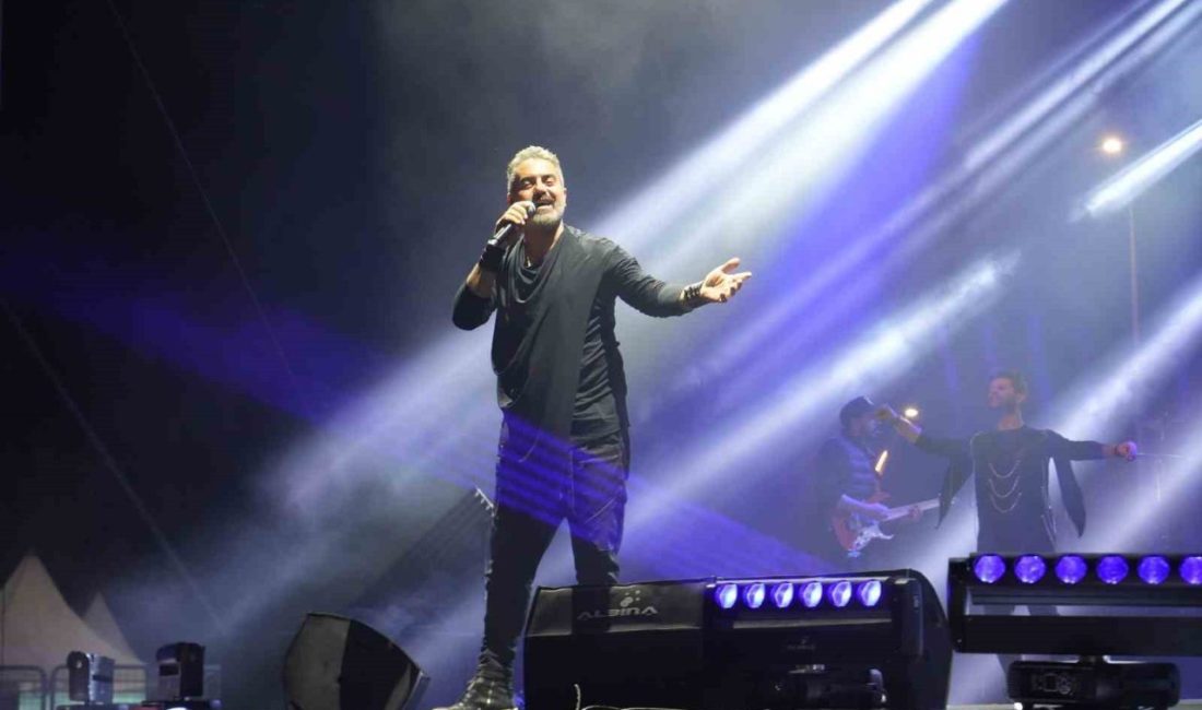 Turgay Başyayla, Niğde Gastronomi Festivali’nde sahle aldı Niğde’de Türk Halk Müziği’nin sevilen sanatçılarından Turgay Başyayla, 5. Niğde