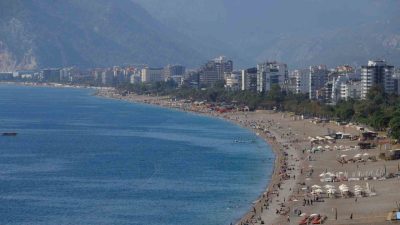 Antalya’da Ekim ayında yazdan kalma günler yaşanıyor. Türkiye’nin birçok ilinde