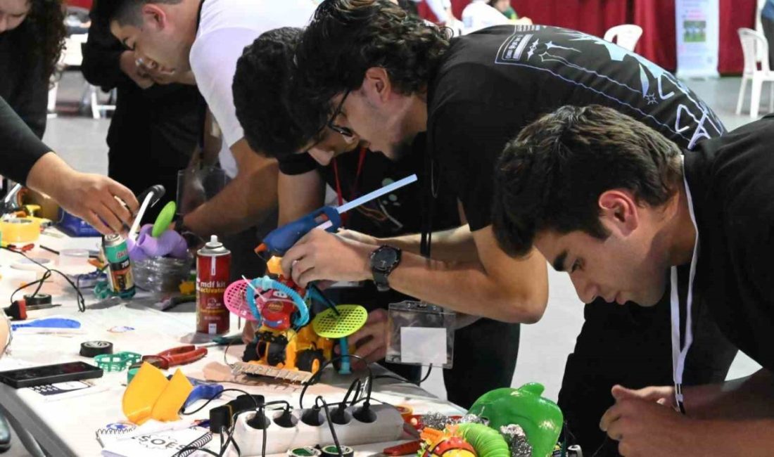 Eskişehir Osmangazi Üniversitesi’nde (ESOGÜ) gerçekleştirilen 4. Kötü Robot Yapma Yarışması’na