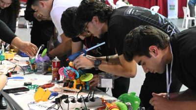 Eskişehir Osmangazi Üniversitesi’nde (ESOGÜ) gerçekleştirilen 4. Kötü Robot Yapma Yarışması’na