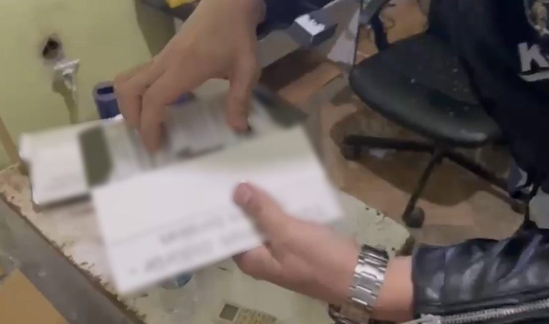 Samsun’da polis tarafından düzenlenen tütün operasyonunda 10 bin adet makaron