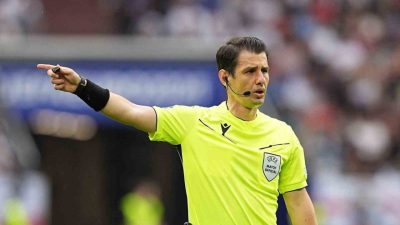 UEFA Avrupa Ligi’nde yarın oynanacak Roma-Viktoria Plzen maçında FIFA kokartlı