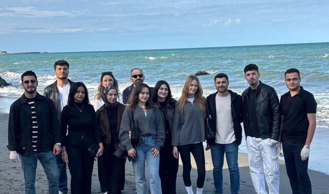 Samsun’da üniversite öğrencileri, 29 Ekim Cumhuriyet Bayramı kapsamında çevre duyarlılığını
