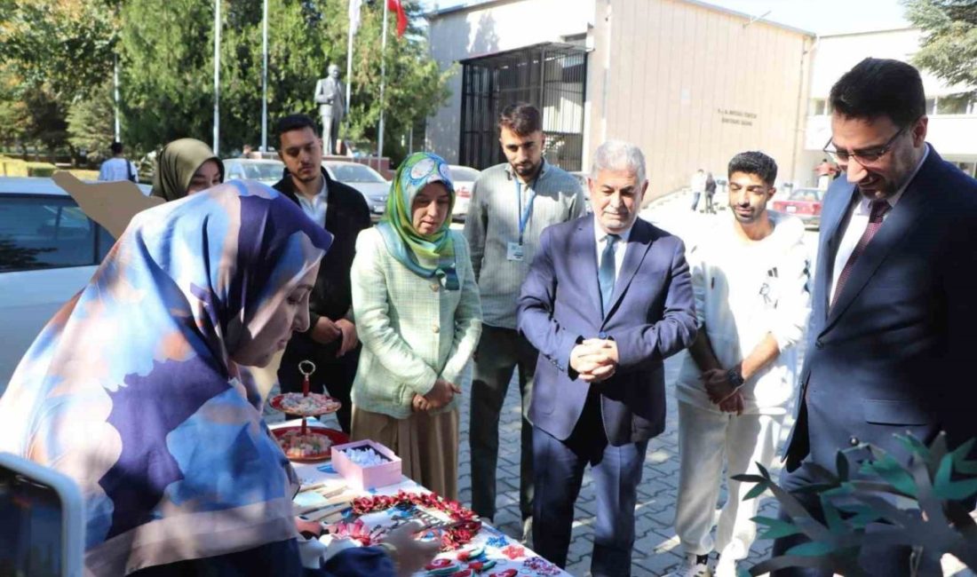 Fırat Üniversitesi İlahiyat Fakültesi tarafından Filistin yararına yardım kampanyası düzenlendi.