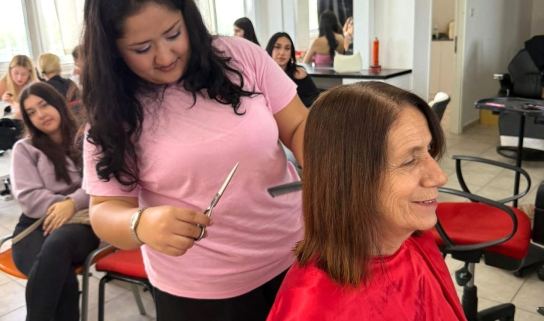 Yakın Doğu Üniversitesi öğrencileri, Meme Kanseri Farkındalık Ayı kapsamında kanserle