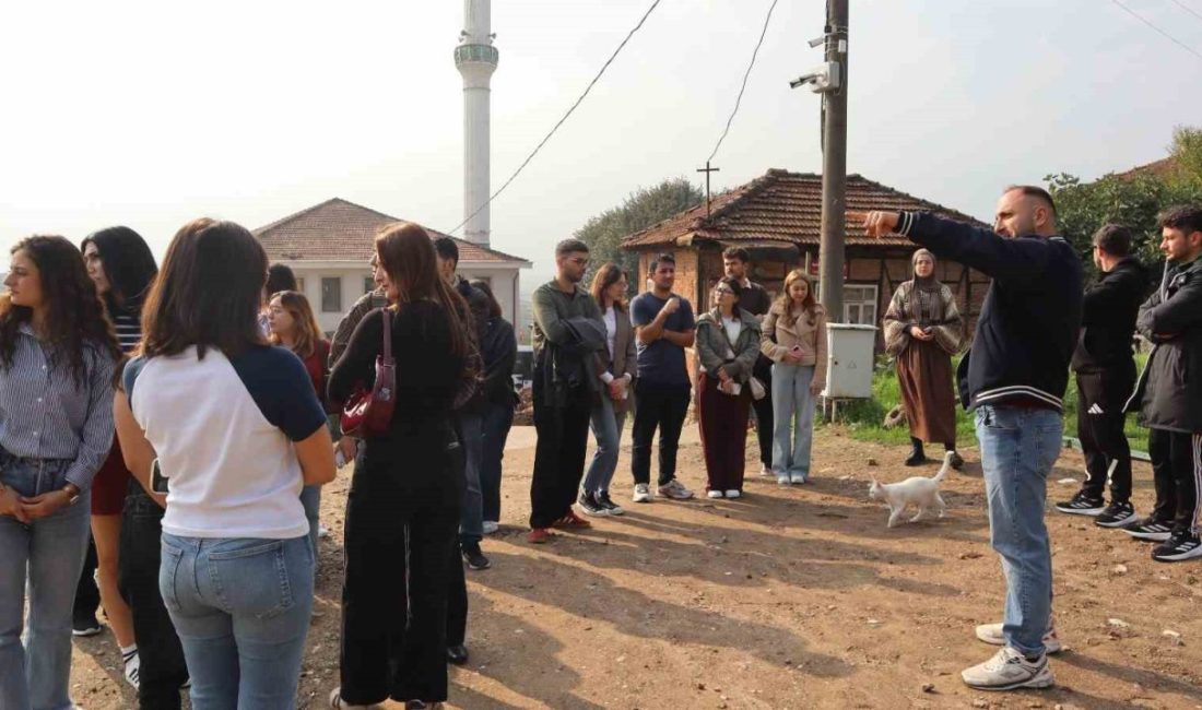 Üniversite öğrencilerine şehir turu düzenlendi Düzce Belediyesi Gençlik Hizmetleri ve Spor Müdürlüğü, sportif etkinliklerin yanı