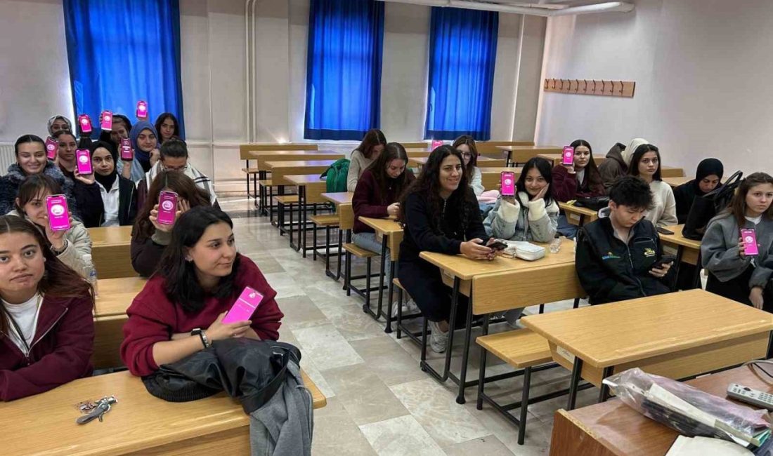 Üniversite öğrencilerine şiddetle mücadele anlatıldı Afyonkarahisar’da polis ekipleri üniversite öğrencilerine yönelik kadına şiddetle mücadele konusunda
