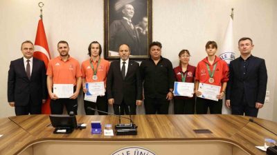 DENİZLİ (İHA) – Denizli’de üniversite eğitimini sürdüren öğrenciler, Polonya’nın Varşova