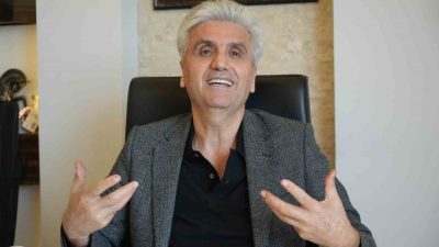 Ünlü estetik cerrahı Prof. Dr. Hayati Akbaş, yaşlanmanın doğal bir