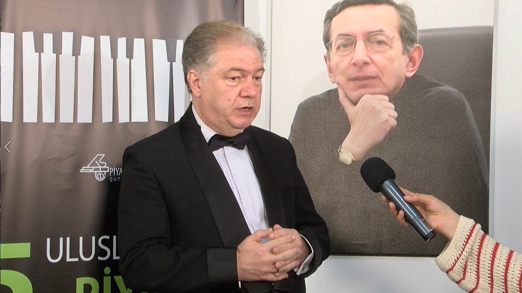 Eskişehir’de bulunan Anadolu Üniversitesi’ne gelen ünlü keman virtüözü Prof. Dr.