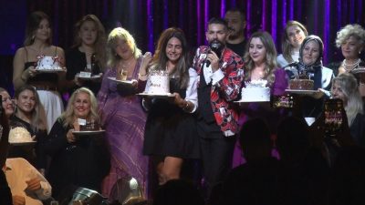 Bursa’da sahne alan ünlü sanatçı Mehmet Çevik, müzik dolu performansıyla