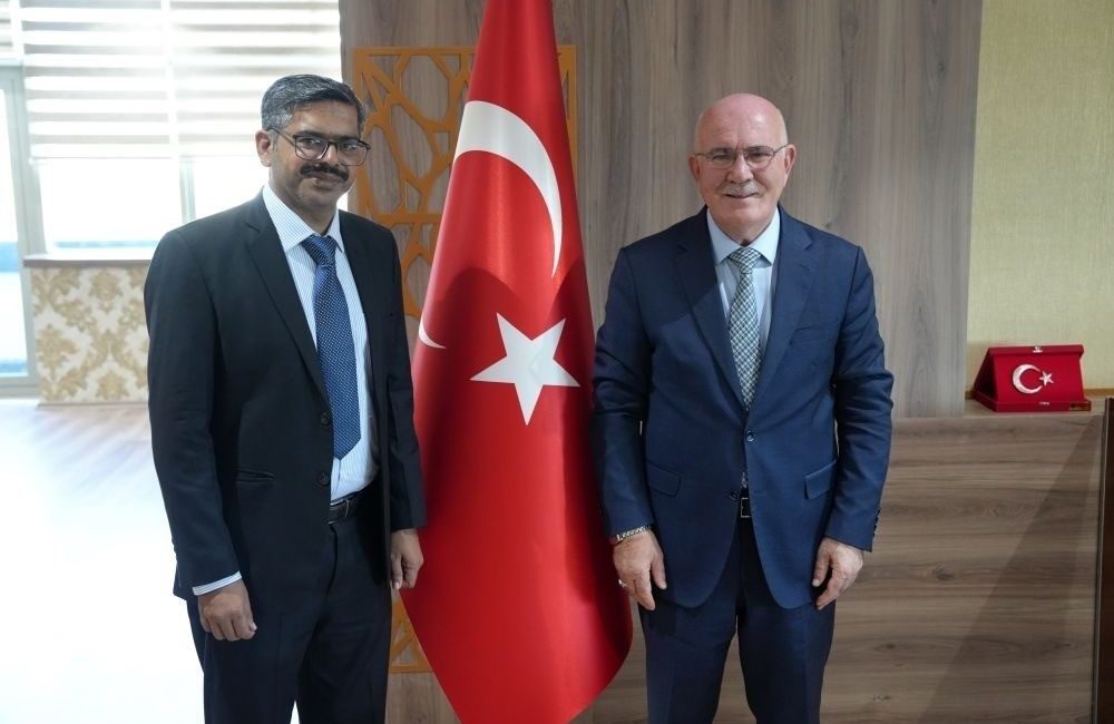 Uşak Üniversitesi, uluslararasılaşma vizyonu kapsamında akademik kadrosunu güçlendirmeye devam ediyor.