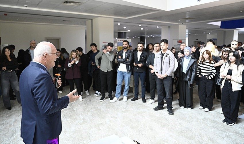 Uşak Üniversitesi, Erasmus Günleri kapsamında düzenlediği etkinliklerle öğrencilerini dünyaya açtı.