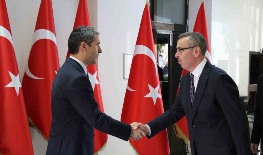 Uşak’ta 29 Ekim Cumhuriyet Bayramı, bugün düzenlenen çeşitli etkinliklerle kutlandı.