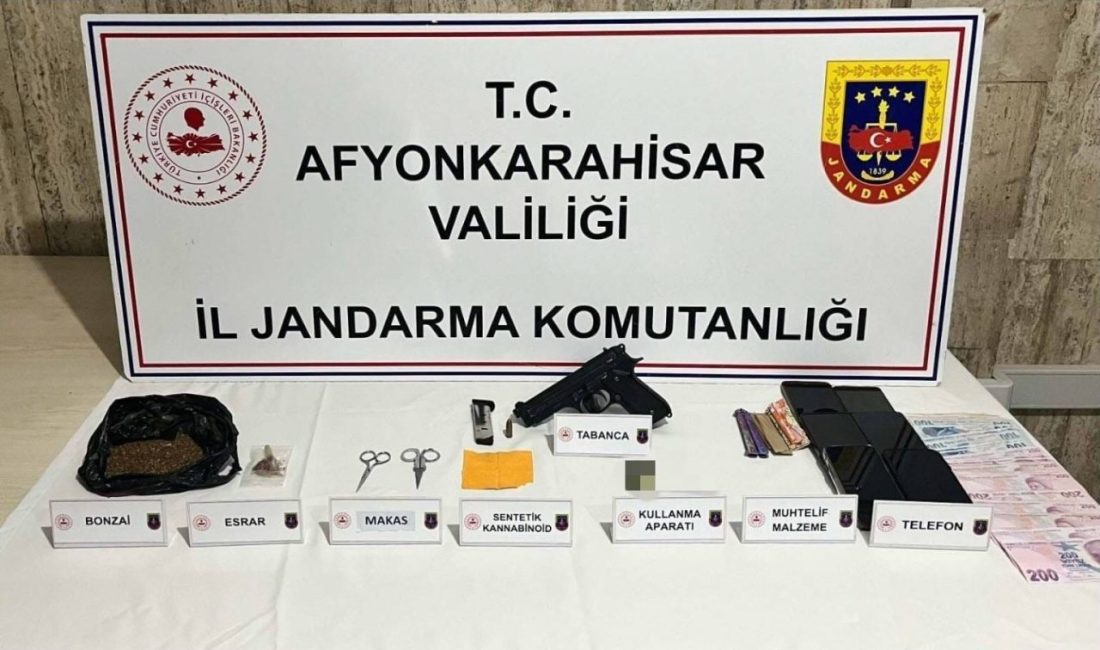 Afyonkarahisar’ın Emirdağ ilçesinde jandarma tarafından gerçekleştirilen uyuşturucu operasyonunda 4 kişi