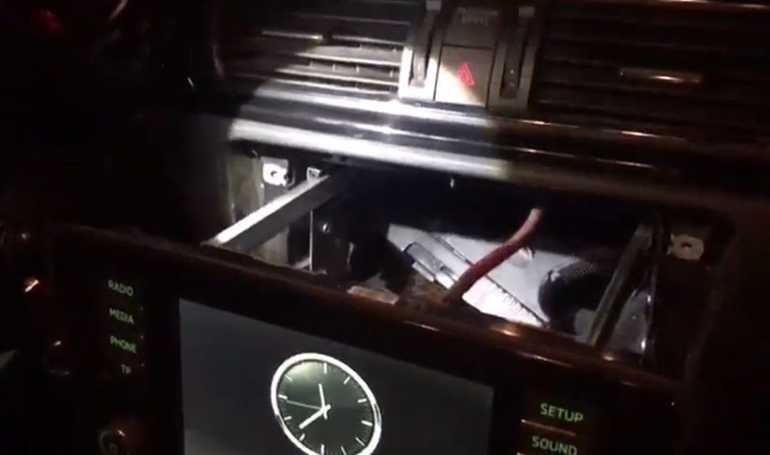 İzmir Narkotik polisleri, torbacılara uyuşturucu temin ettiği belirlenen zehir tacirinin