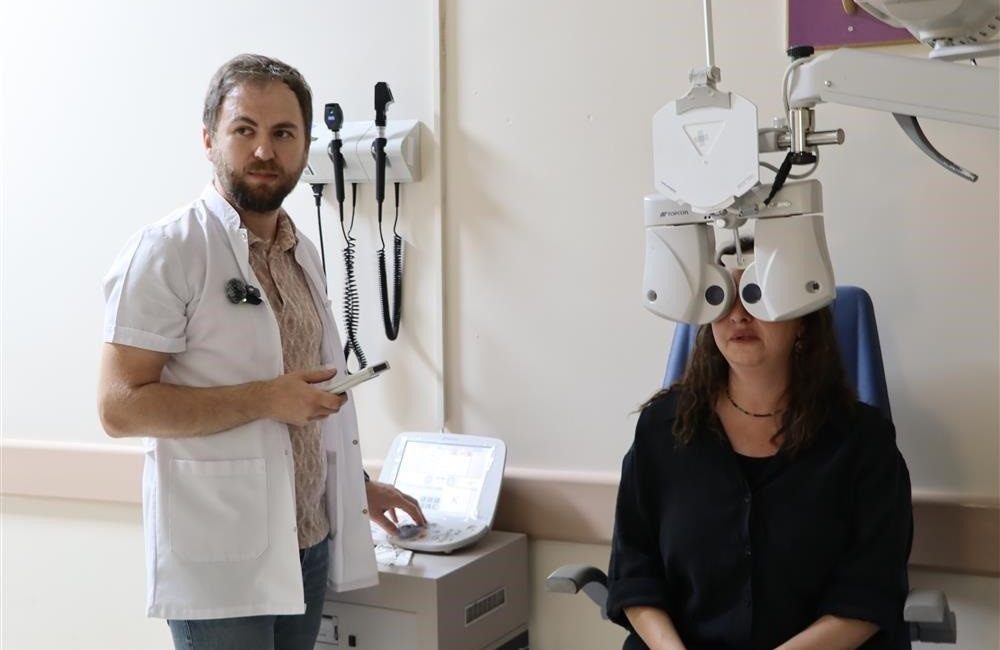 Dünya Görme Günü dolayısıyla açıklamalarda bulunan Göz Hastalıkları Uzmanı Op.