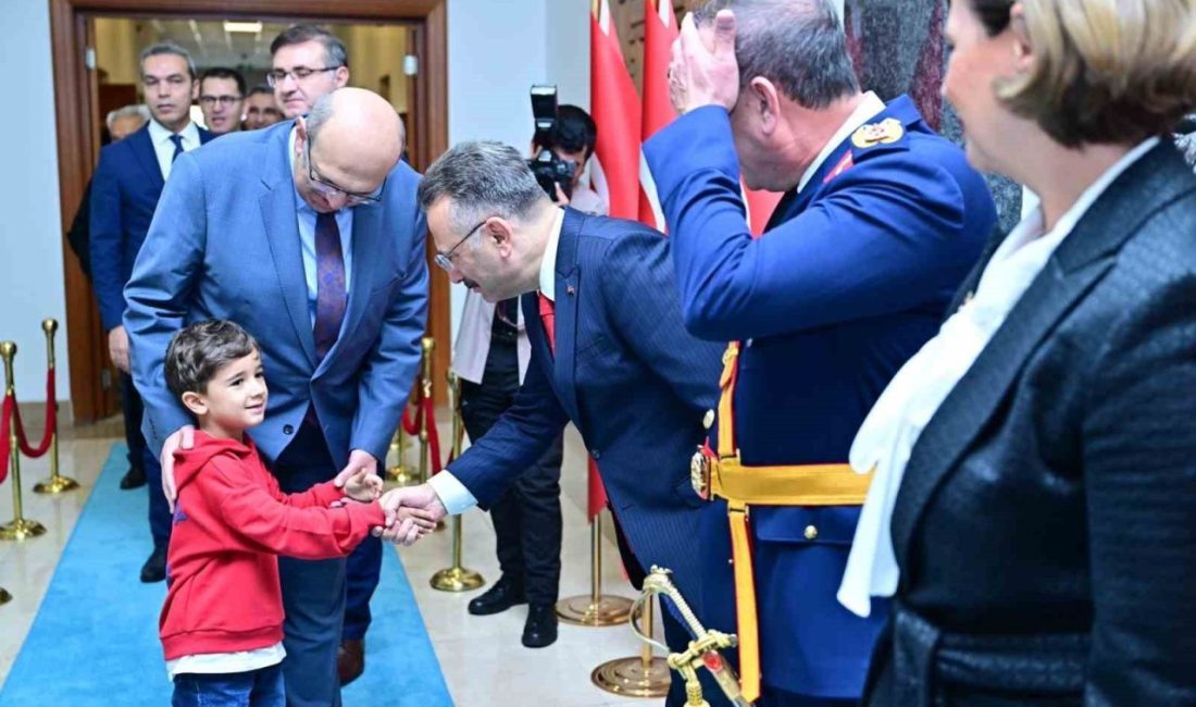 Eskişehir’de, Türkiye Cumhuriyeti’nin Kuruluşunun 102. Yıl Dönümü Kutlamaları kapsamında tebrikat