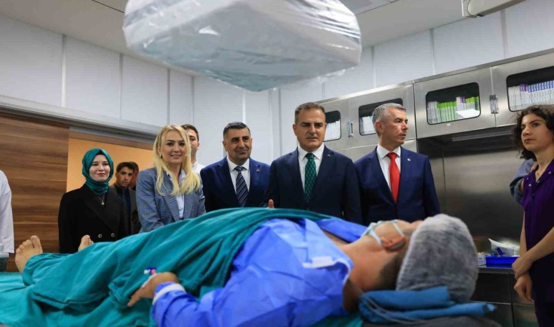 Muğla Valisi İdris Akbıyık, Bodrum Devlet Hastanesi Kardiyoloji Kliniği bünyesinde