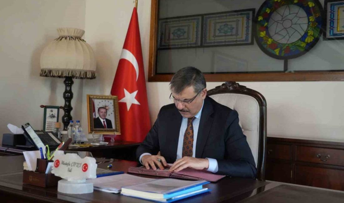 Erzurum Valisi Mustafa Çiftçi her hafta ilk çalışma gününde Cumhuriyet’in