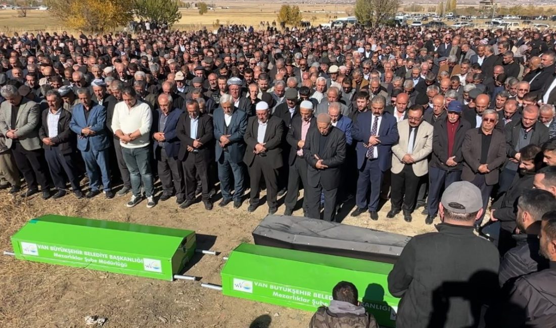 Hakkari karayolunda meydana gelen trafik kazasında hayatını kaybeden aynı aileden