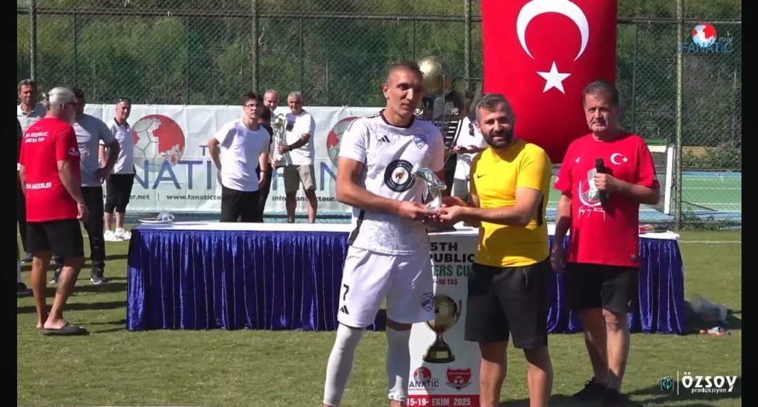 Van Masterler penaltılarda kaybetti: Turnuvayı Türkiye ikincisi olarak tamamladı Fanatic Tour Uluslararası Masterler Türkiye Şampiyonası’nda Van Masterler, Kocaeli Masterler’e