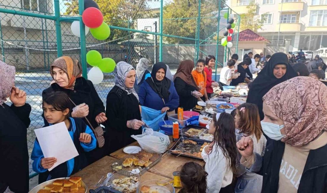 Van’ın Muradiye ilçesinde Gazze yararına düzenlenen hayır panayırı büyük ilgi
