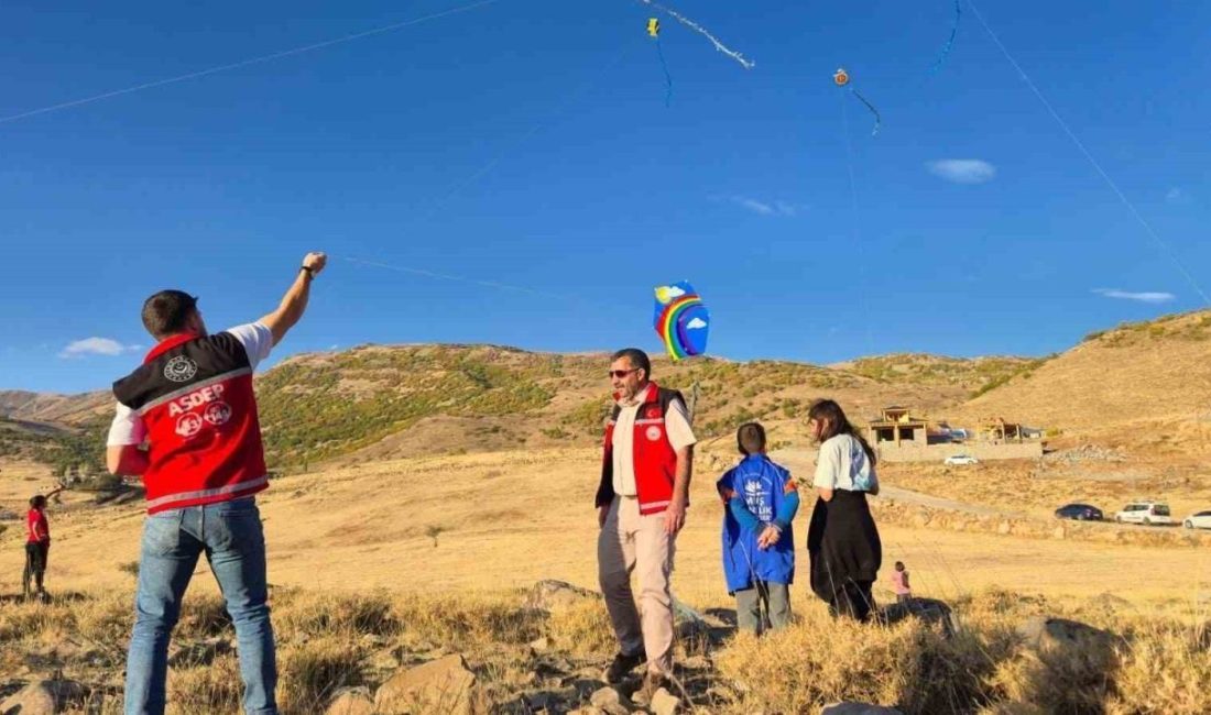 Varto’da çocuklar uçurtma etkinliğinde buluştu Muş’un Varto ilçesinde “Aile Yılı” kapsamında desteklenen çocuklara yönelik uçurtma