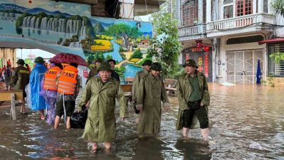 Vietnam’da etkili olan Matmo Tayfunu’nun yol açtığı şiddetli yağış ve