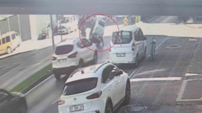 Antalya’nın Manavgat ilçesinde seyir halindeki 3 tekerlekli elektrikli bisikletin devrilmesi