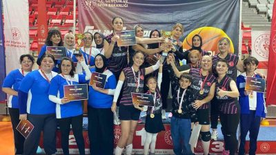 Erzincan’da düzenlenen Kamu Spor Oyunları kapsamında voleybolda kadınlarda Erzincan Valiliği