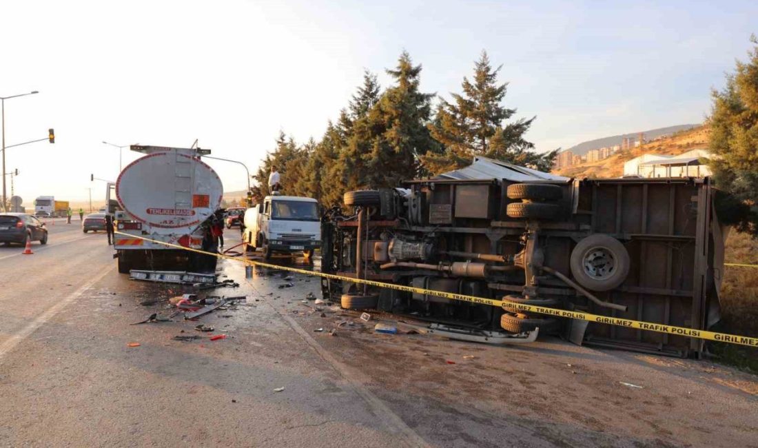 Yakıt tankerine çarpan kamyonetin sürücüsü hayatını kaybetti Kahramanmaraş’ta yakıt tankerine çarpan kamyonetin sürücüsü hayatını kaybetti. Kaza, Onikişubat