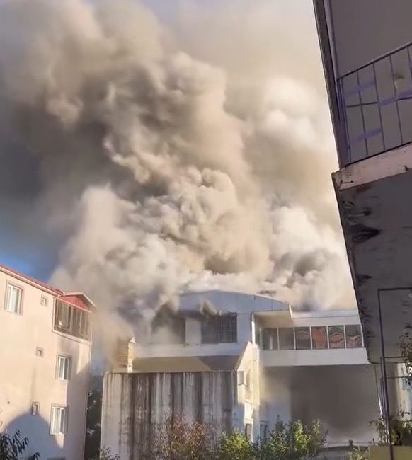 Yalova’nın Termal ilçesinde bir otelin çatı katında çıkan yangın itfaiye