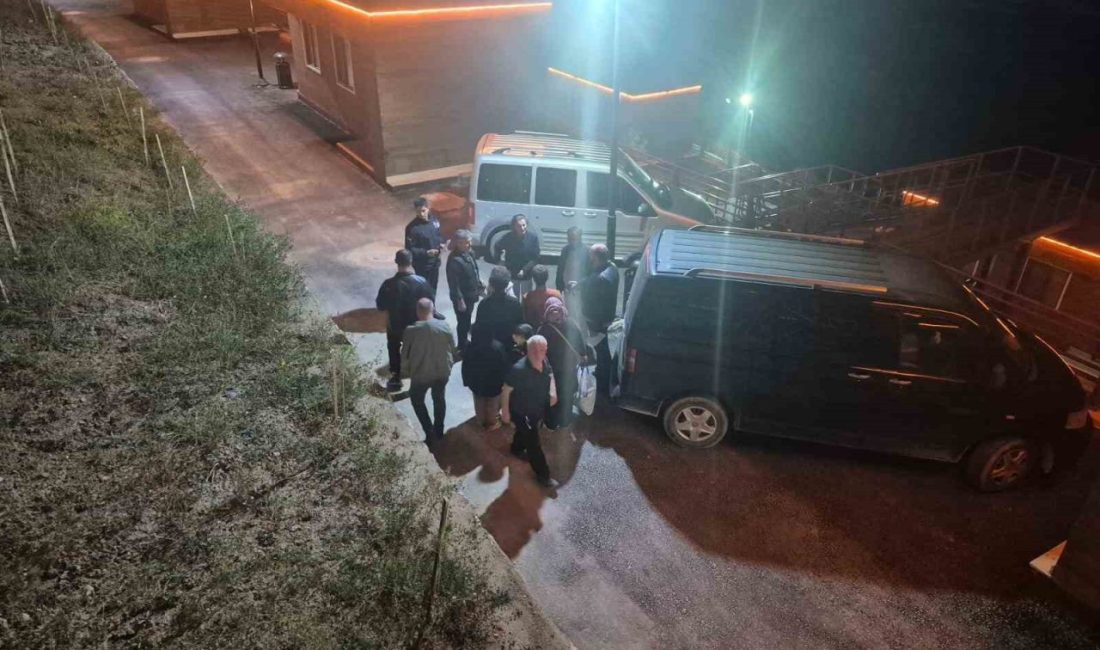 Yangın sonrası 28 kişi Karabük Belediyesi misafirhanesine yerleştirildi Karabük’te 9 katlı bir apartmanın elektrik panosunda çıkan yangının ardından