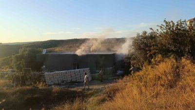 Antalya’nın Manavgat ilçesinde tek katlı bir evde çıkan yangında ev