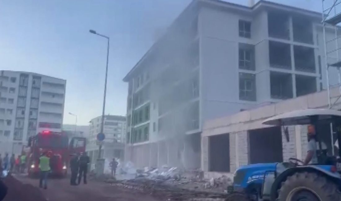 Gaziantep’in İslahiye ilçesinde yapımı devam eden deprem konutunda çıkan yangını